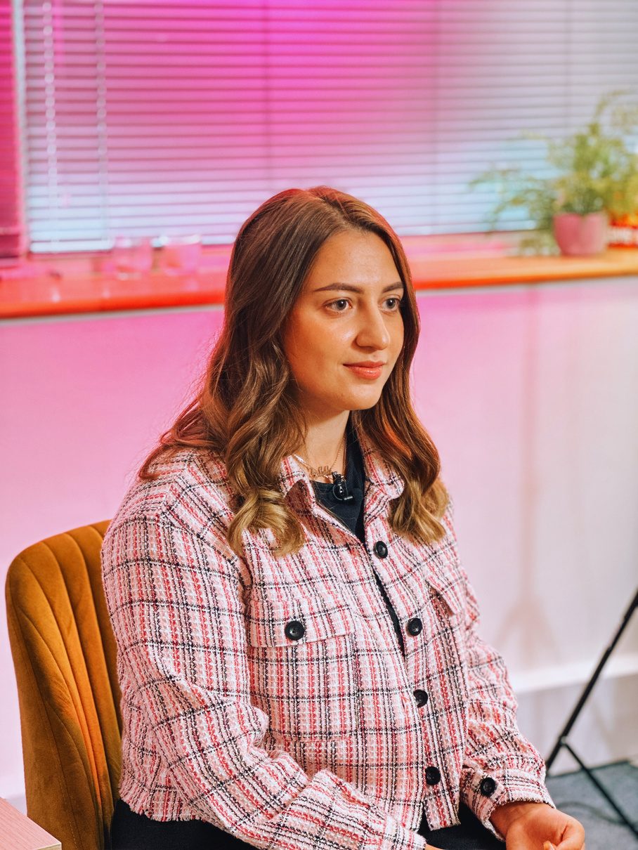 Izabela Yovanova, UGC content creator, on location